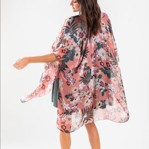 NWT Francesca’s Floral Kimono